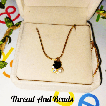 Black mini flower Pendent